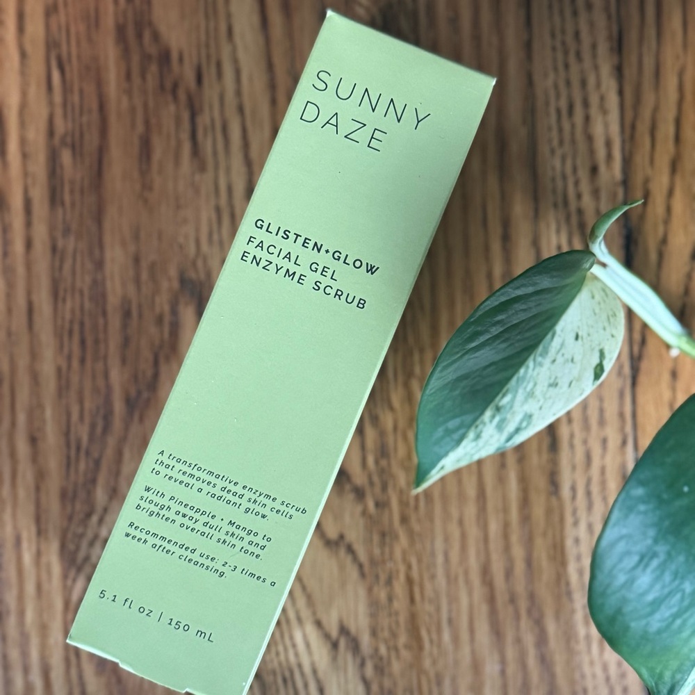💵SALE! NIB Sun + Moon Sunny Daze - Glisten + Glow - Facial Gel Enzyme Scrub